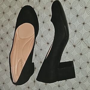 My soft women's pumps are very confort shoes size 9.5
